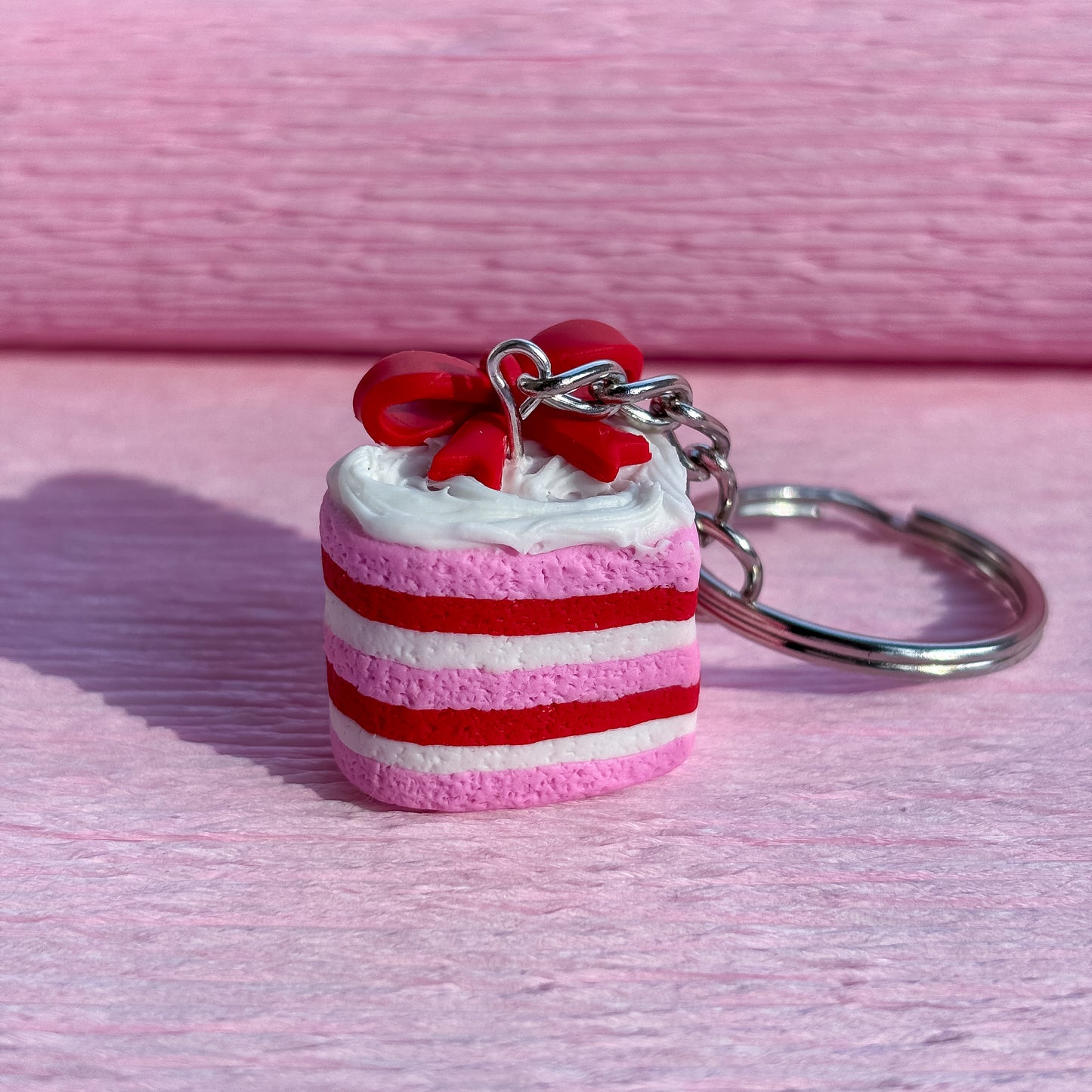 Rosette Cream Cake Keychain